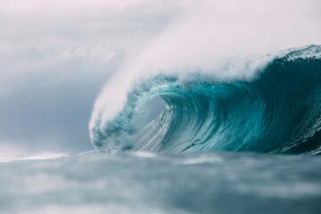 Ocean wave crashing